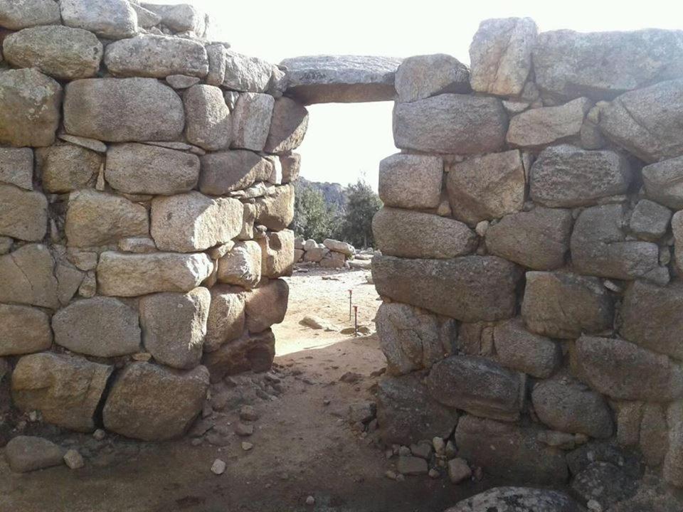 Agriturismo Funtan'Arva Loculi Luaran gambar