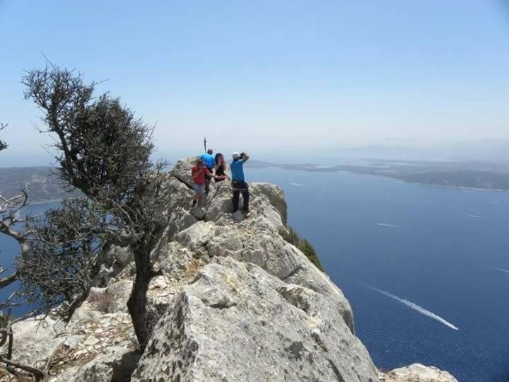 Agriturismo Funtan'Arva Loculi Luaran gambar