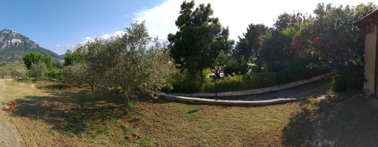 Agriturismo Funtan'Arva Loculi Luaran gambar